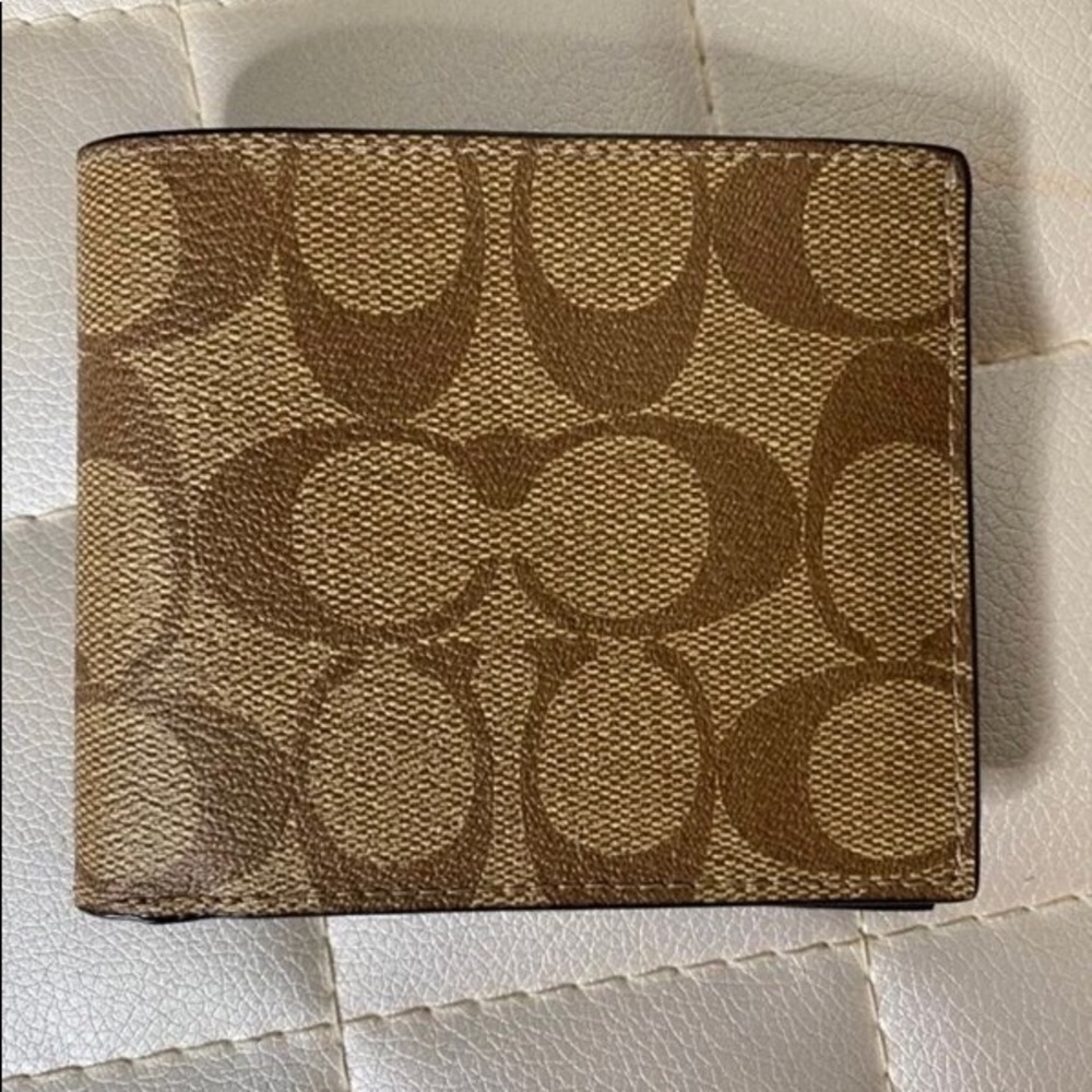 Men’s wallet coach